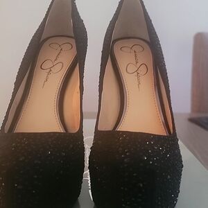 Black Pumps